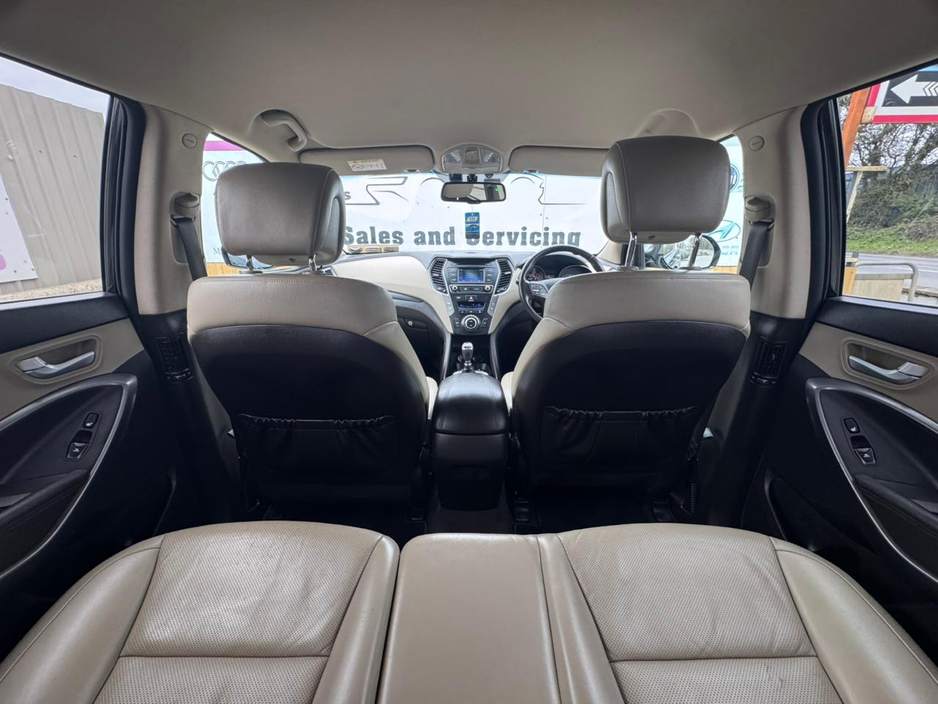 2016 Hyundai Santa Fe - image 17