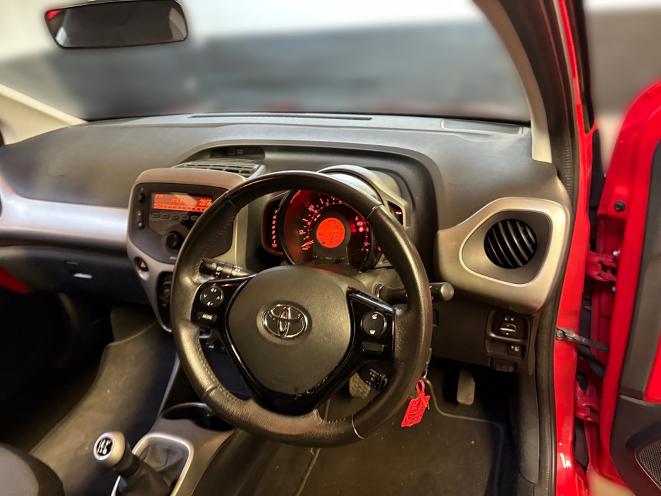 2015 Toyota Aygo X-PLAY VVT-I €7,995