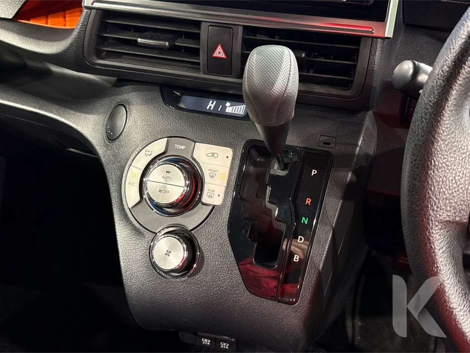 2019 Toyota Sienta - image 19