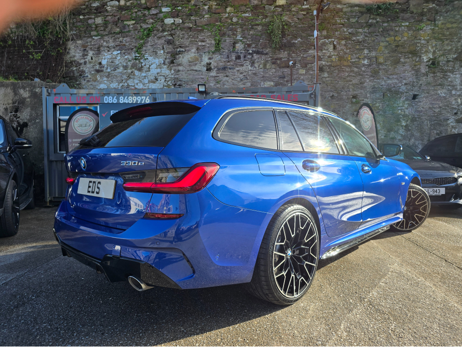 2022 BMW 3 Series - image 8