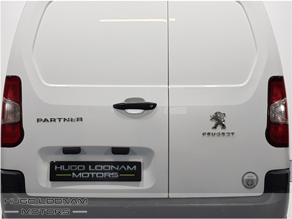 2020 Peugeot Partner - image 6