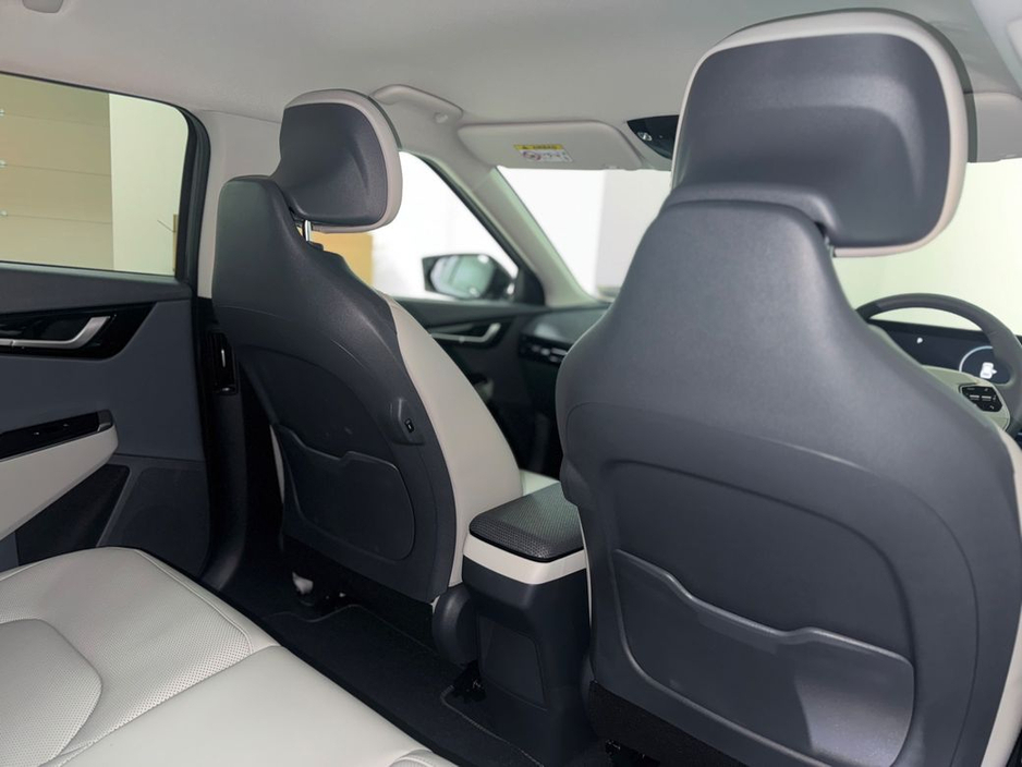 2025 Kia EV6 - image 6