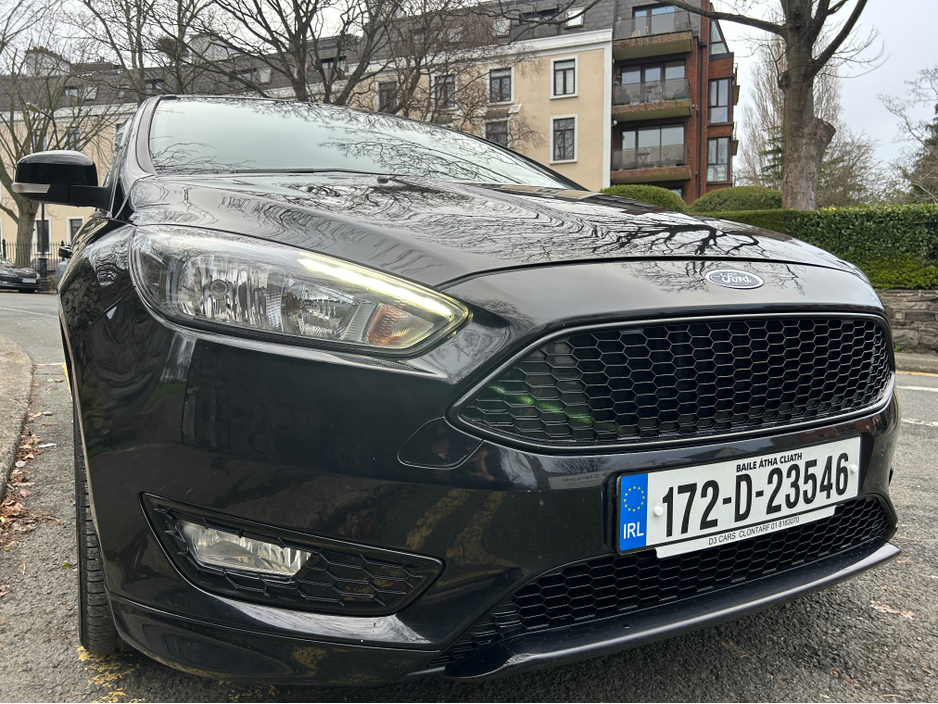 2017 Ford Focus - image 2