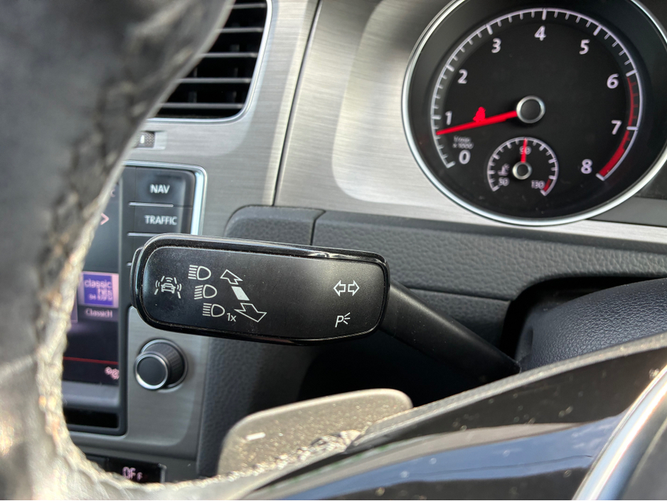 2014 Volkswagen Golf - image 19