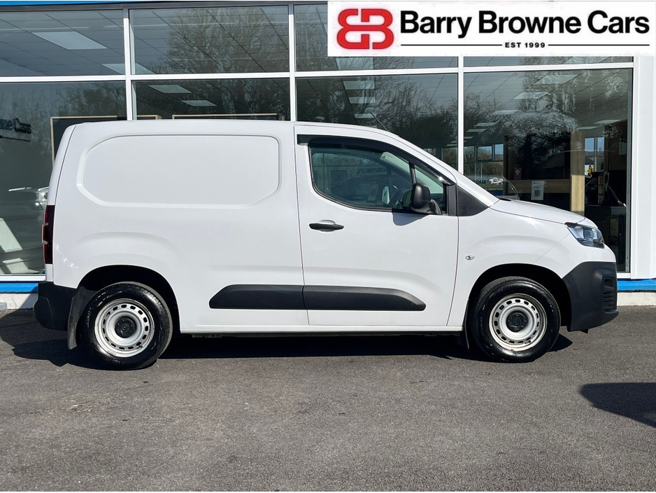 2023 Citroen Berlingo - image 14