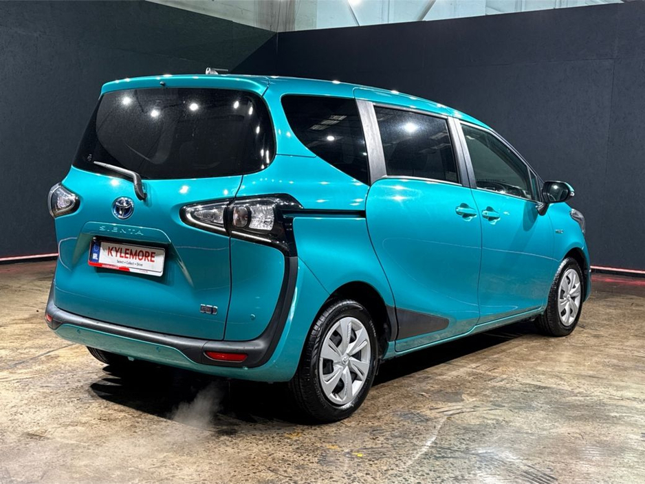 2019 Toyota Sienta - image 3