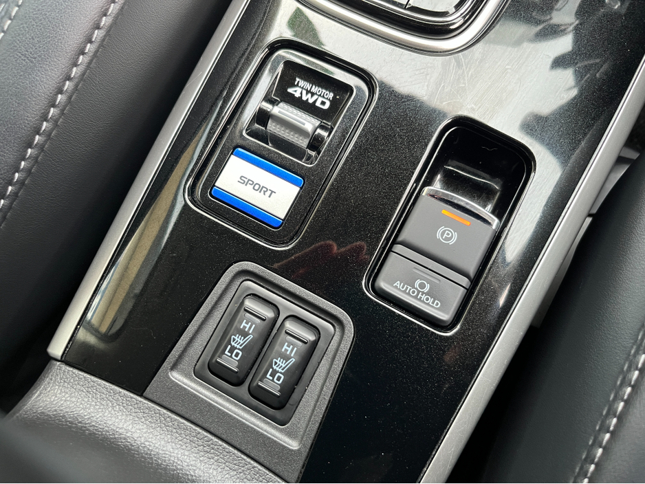 2020 Mitsubishi Outlander 4WD G PLUS AUTOMATIC PLUG IN HYBRID 2.4 PETROL //HIGH SPEC//LOW MILES//HALF LEATHER HEATED SEATS//ELECTRIC DRIVERS SEAT//HEATED STEERING WHEEL// €24,950