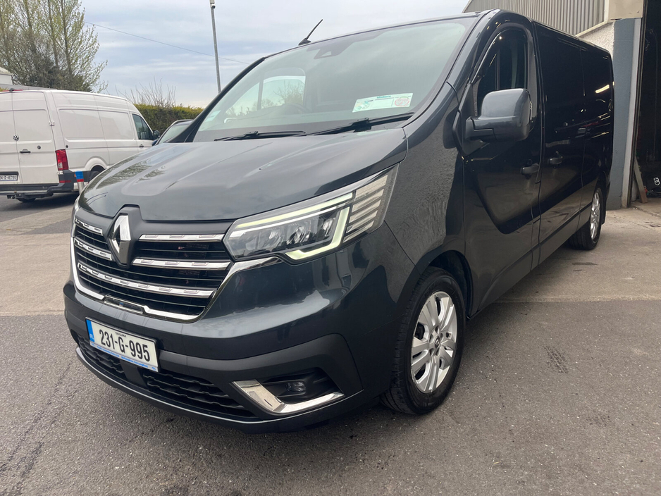 2023 Renault Trafic - image 4