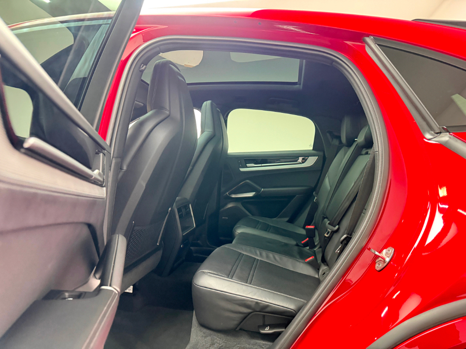 2024 Porsche Cayenne - image 20