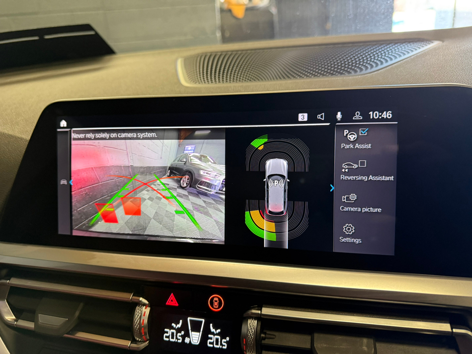 2021 BMW 3 Series - image 12