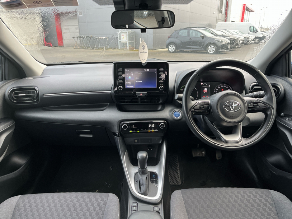 2021 Toyota Yaris - image 8