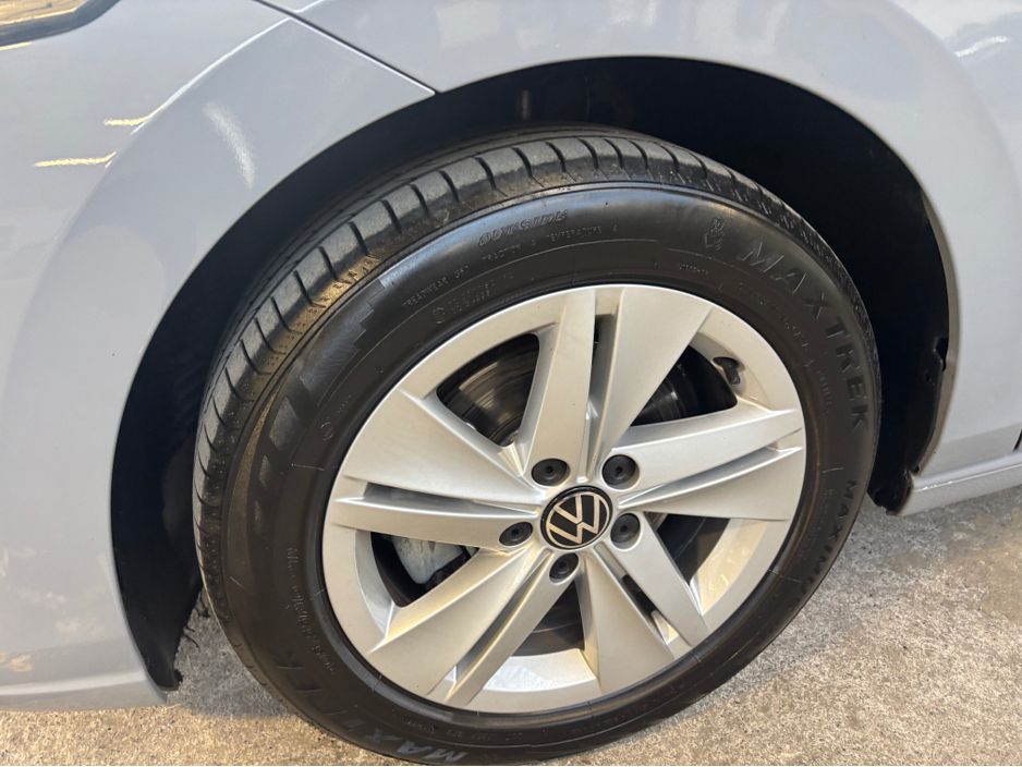 2023 Volkswagen Golf - image 18