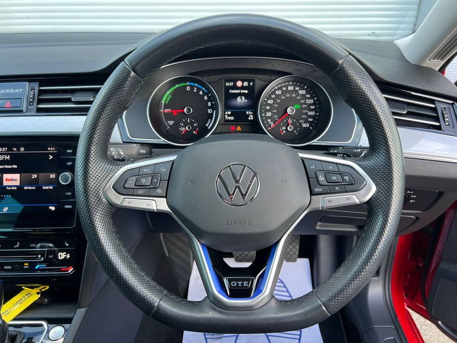2022 Volkswagen Passat - image 4
