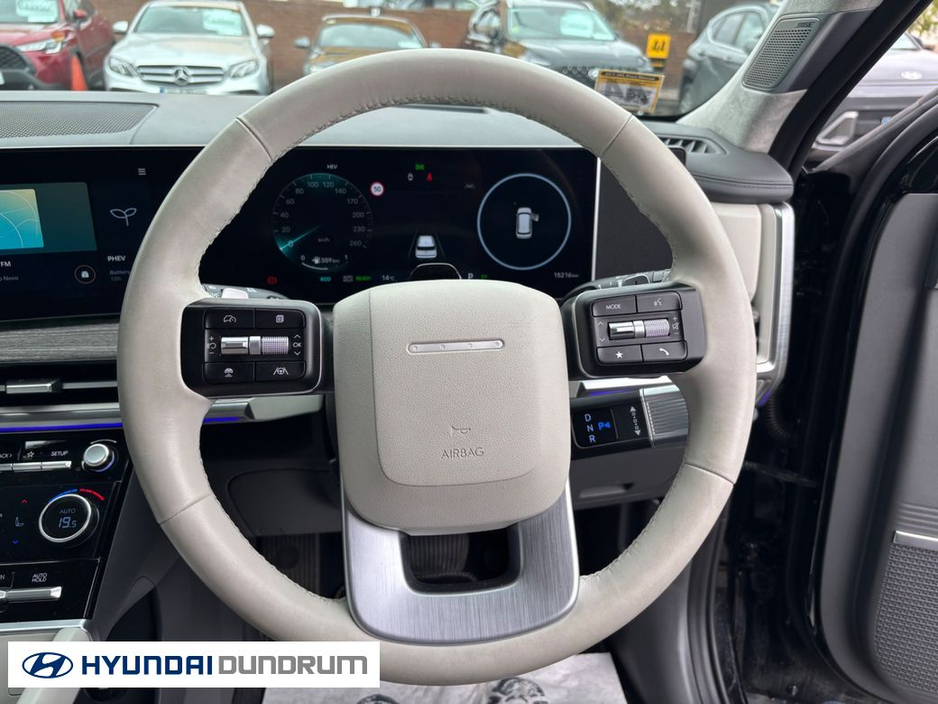 2025 Hyundai Santa Fe - image 9