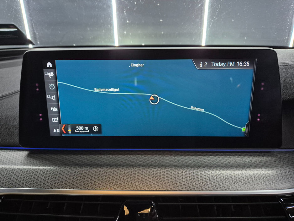 2017 BMW 5 Series - image 11