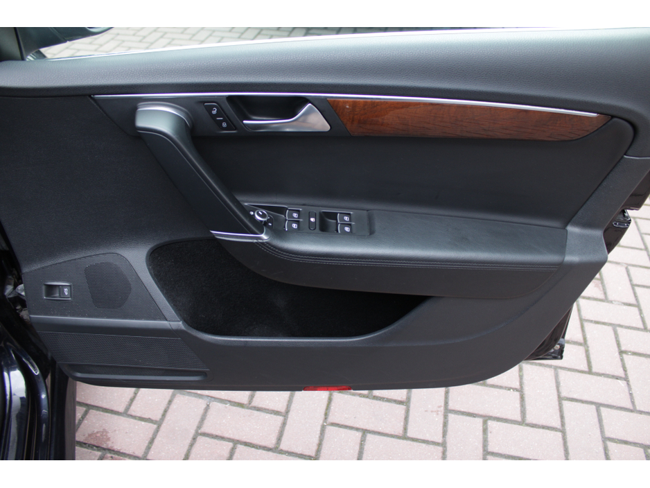 2014 Volkswagen Passat - image 10