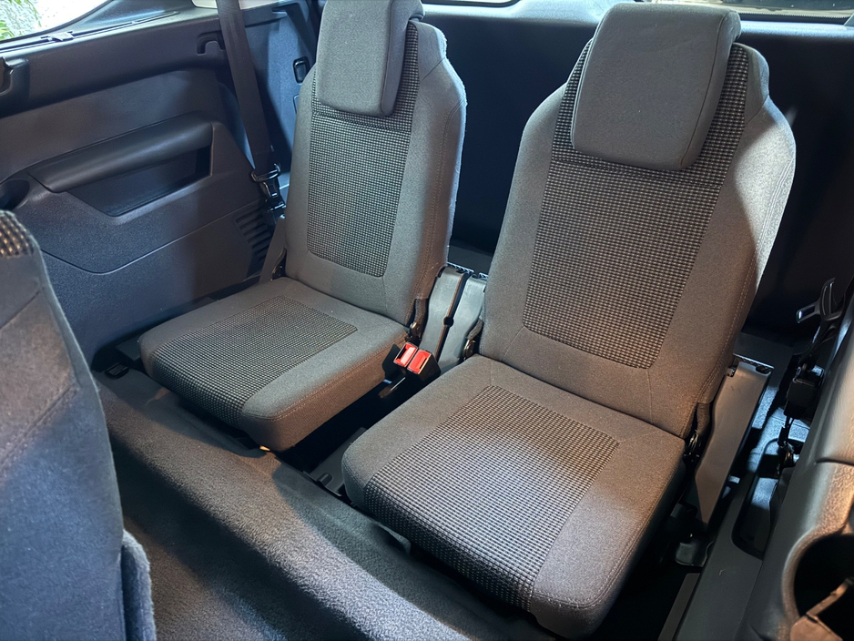 2016 Peugeot 5008 - image 14