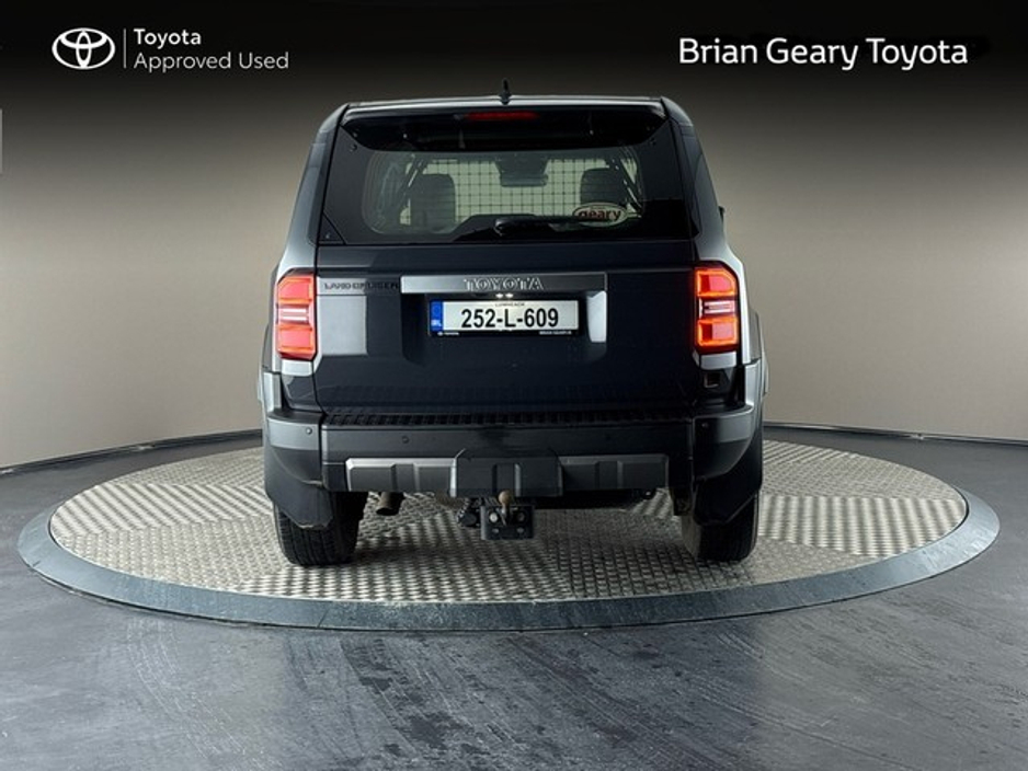 2025 Toyota Landcruiser - image 4