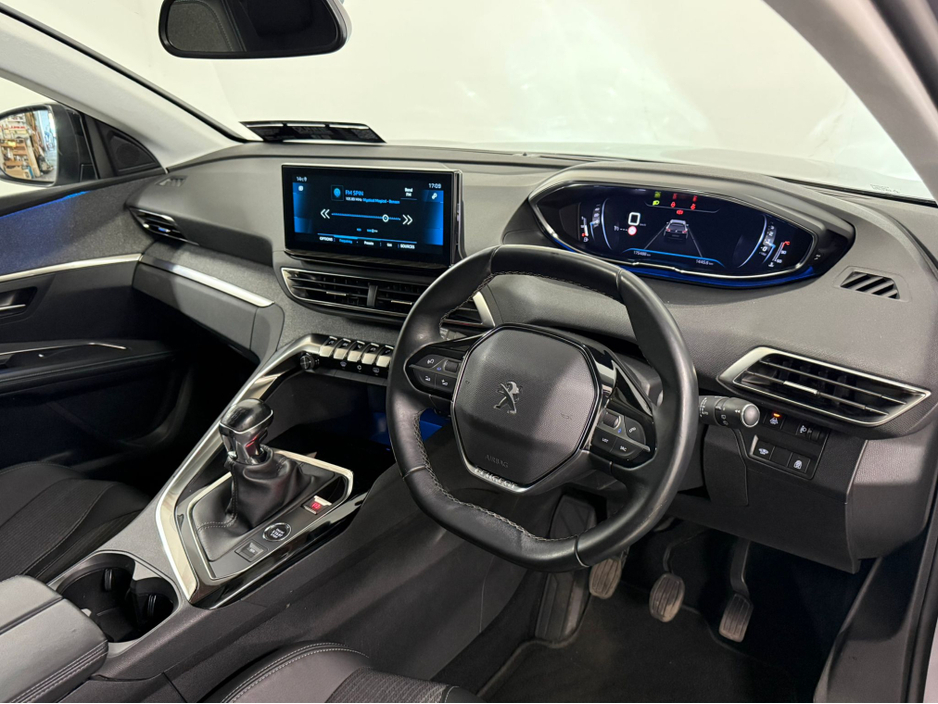 2022 Peugeot 5008 - image 16