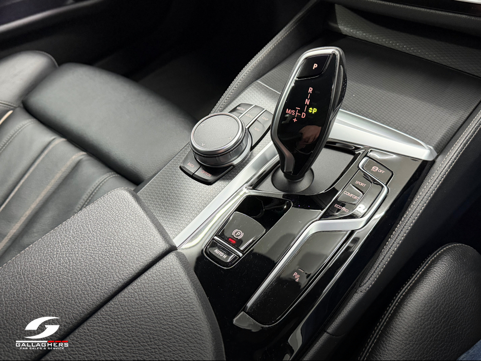 2022 BMW 5 Series - image 28