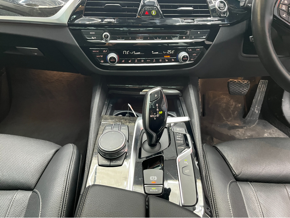 2018 BMW 5 Series - image 28