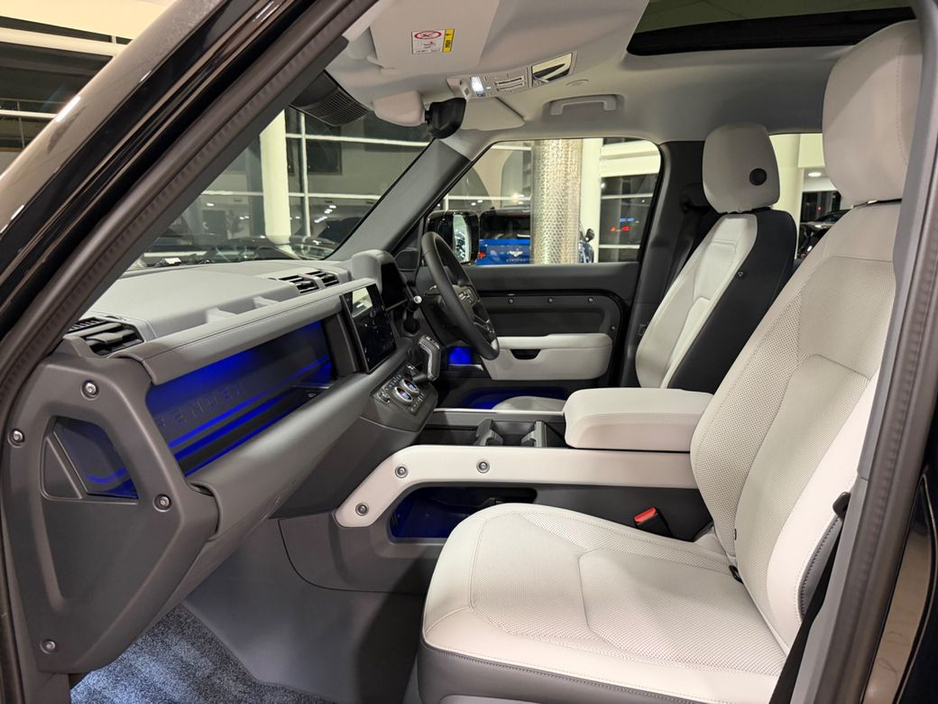 2025 Land Rover Defender X-DYNAMIC SE=HUGE SPEC//LIGHT INTERIOR//AS NEW=2 YEAR WARRANTY=TAILORED FINANCE PACKAGES AVAILABLE=TRADE IN'S WELCOME €104,995