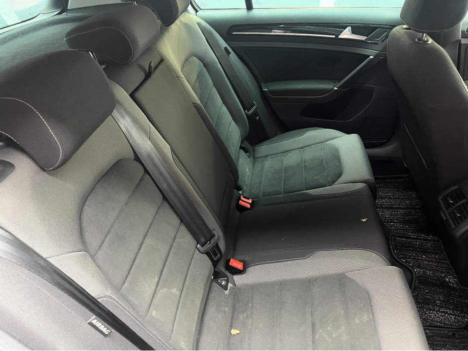 2017 Volkswagen Golf - image 10