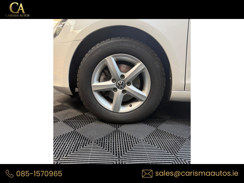 2011 Volkswagen Golf - image 6