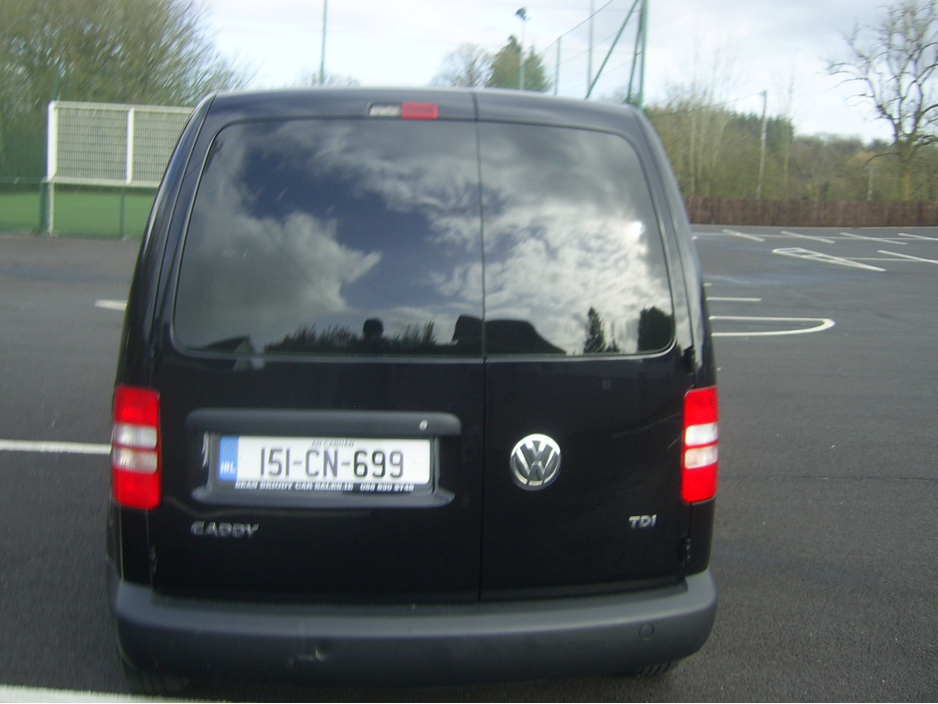 2015 Volkswagen Caddy - image 3