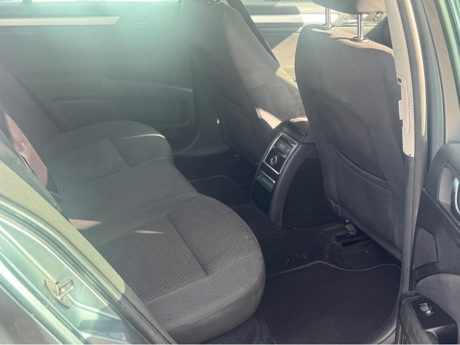 2010 Skoda Superb - image 6