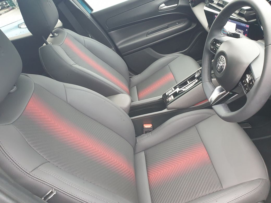 2025 Alfa Romeo Junior Ibrida 1.2(136bhp) MHEV, Premium+Tech+Sunroof+18" Alloys €39,995