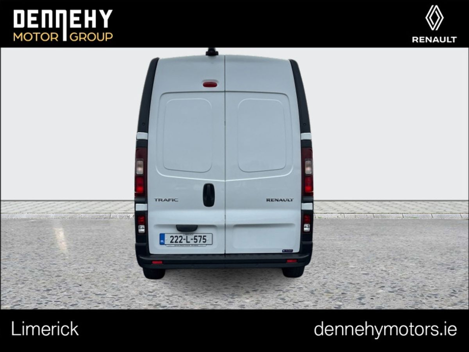 2022 Renault Trafic - image 10