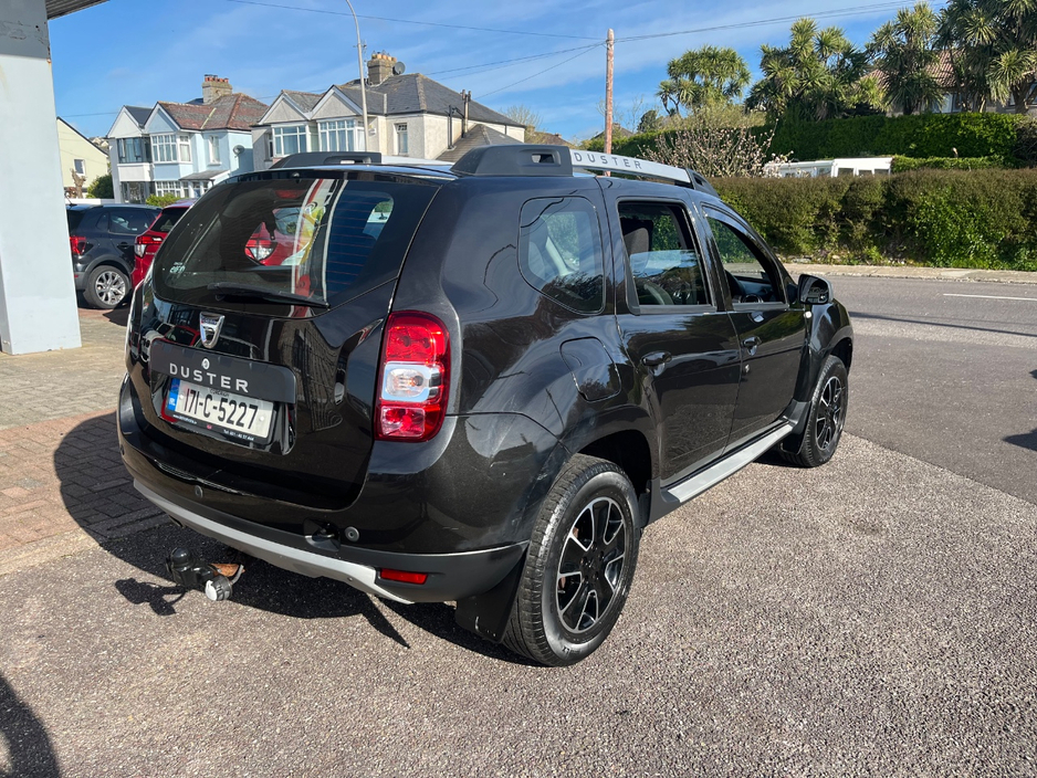 2017 Dacia Duster - image 4