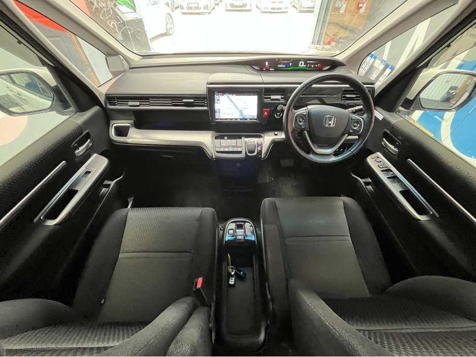 2018 Honda Stepwagon - image 16