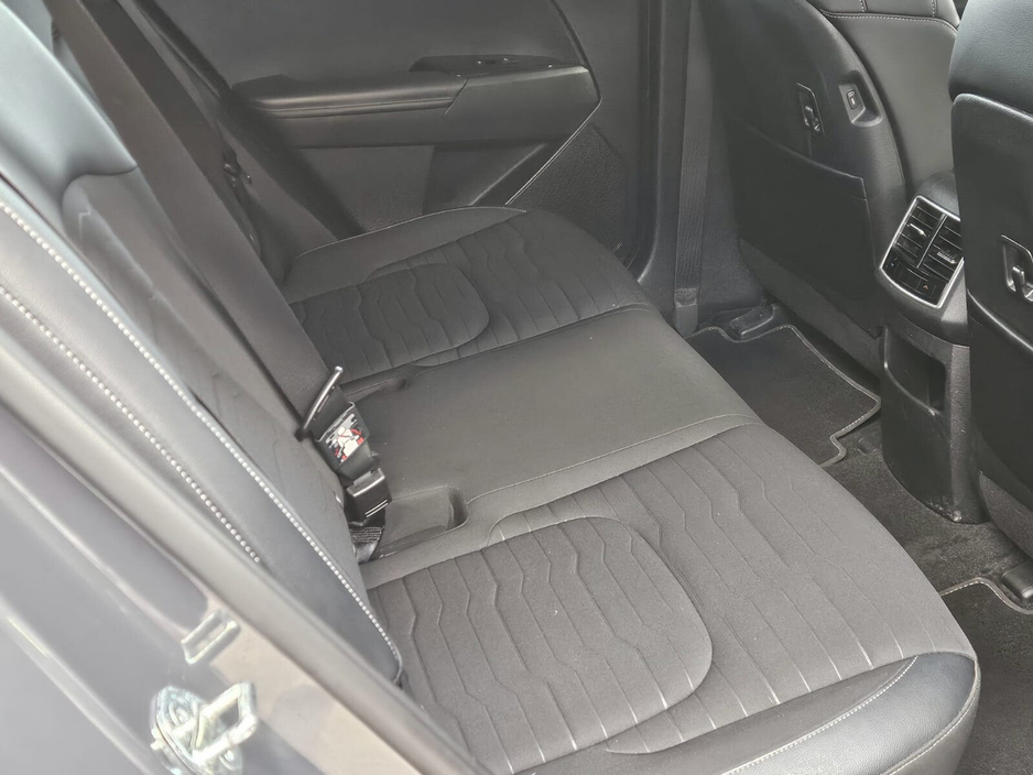 2023 Kia Sportage - image 8