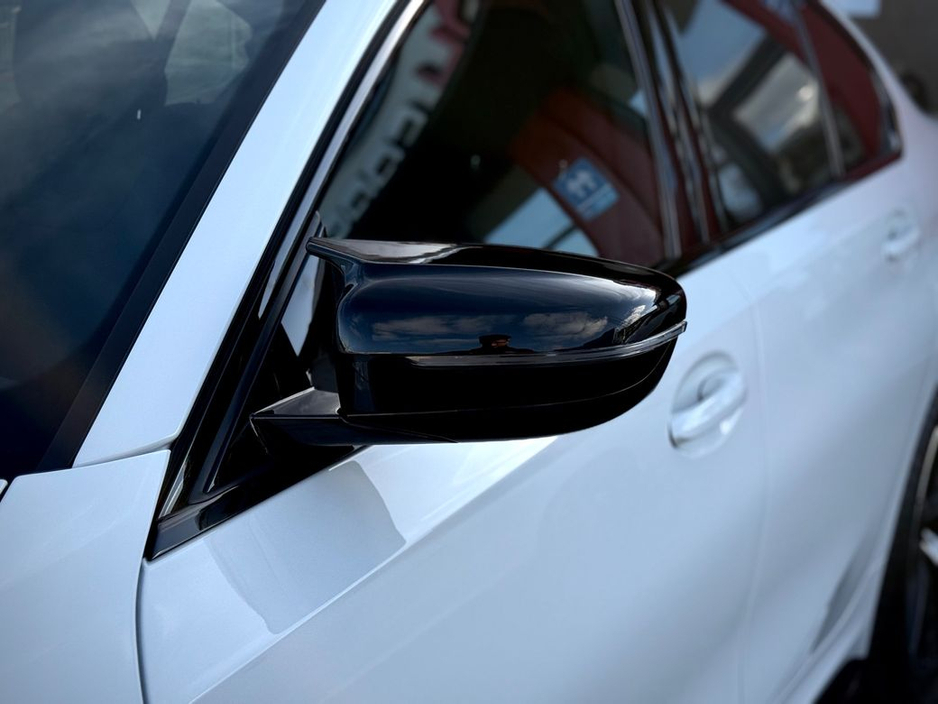 2025 BMW 3 Series - image 19