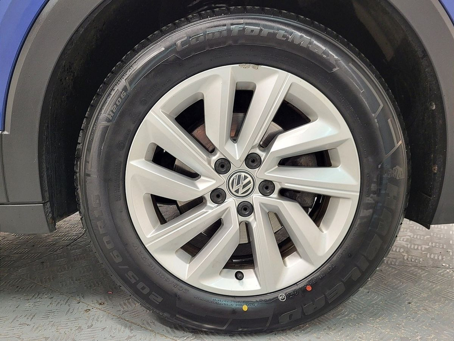 2020 Volkswagen T-Cross - image 11