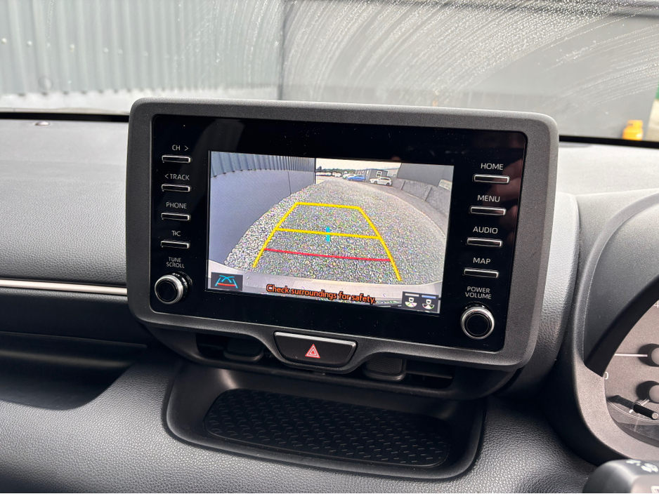 2022 Toyota Yaris - image 6