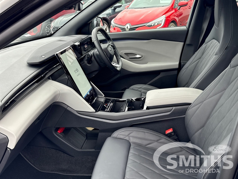 2025 Ford Capri - image 3