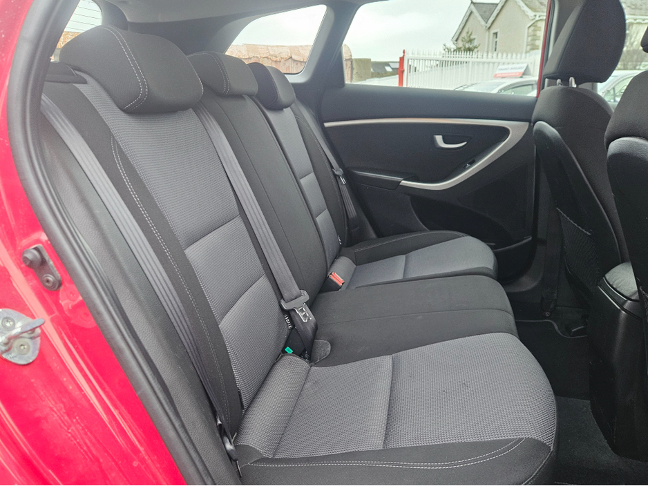 2015 Hyundai i30 - image 4