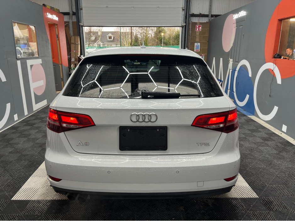 2017 Audi A3 2017 AUDI A3 TFSI SPORTBACK 1.4 AUTOMATIC / CRUISE CONTROL / REVERSE CAMERA AND MORE