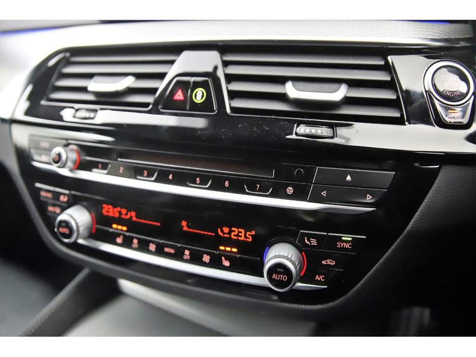 2018 BMW 5 Series - image 25