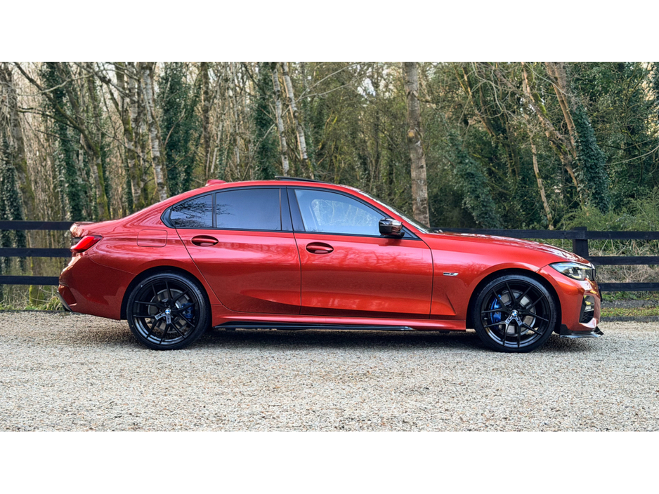 2022 BMW 3 Series - image 2