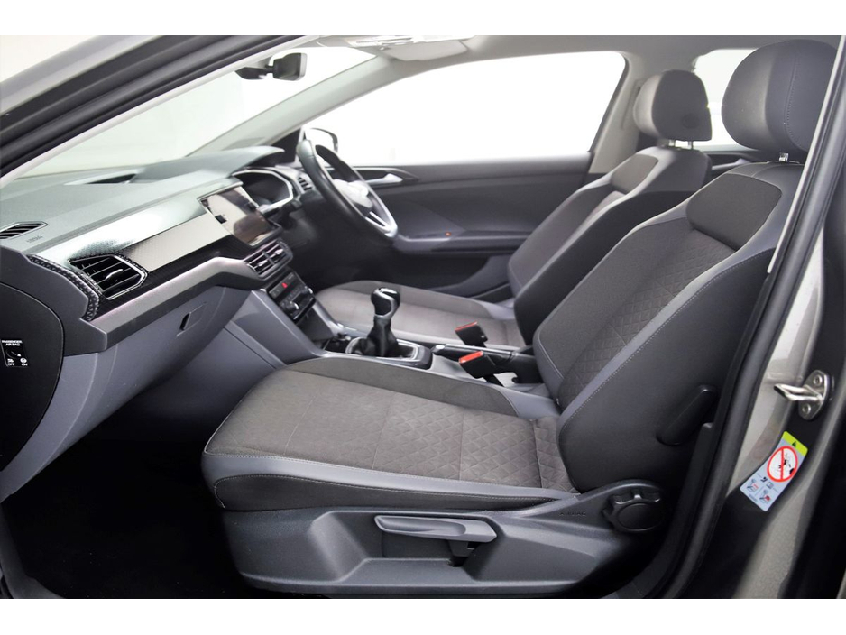 2020 Volkswagen T-Cross - image 15