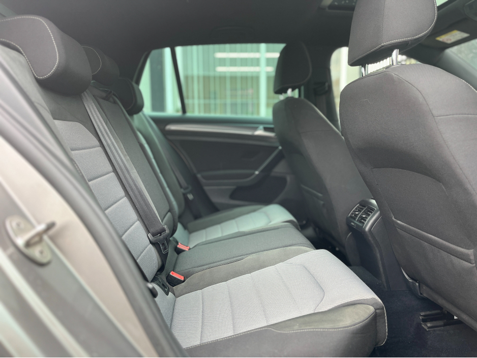 2016 Volkswagen Golf - image 19