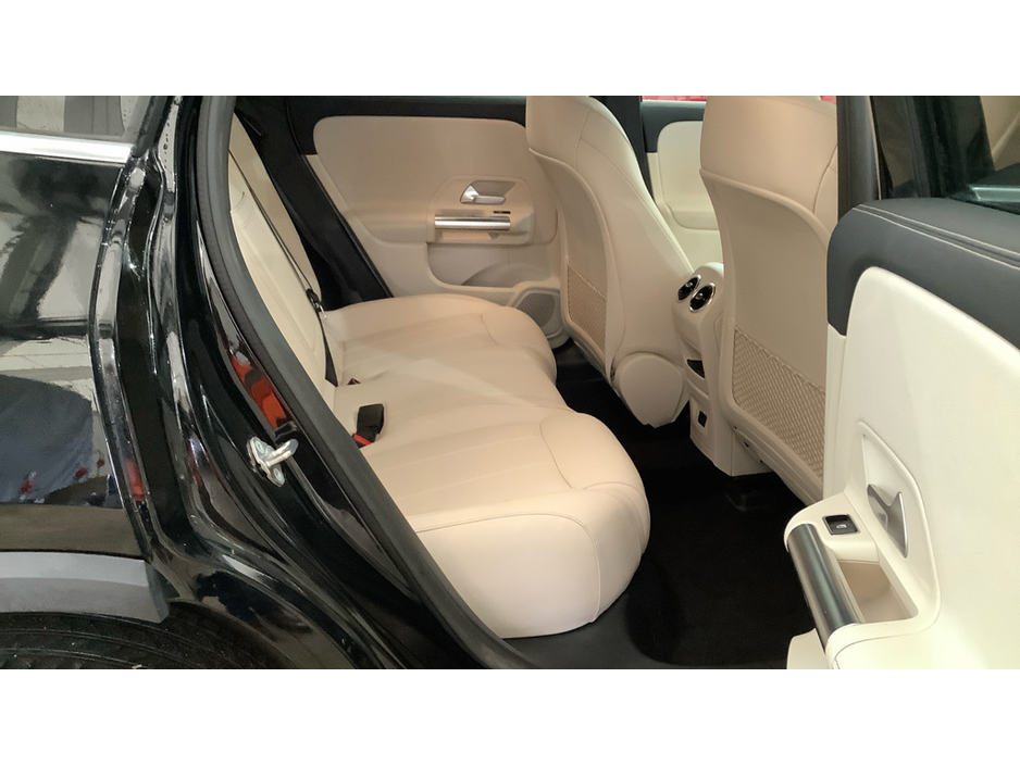 2022 Mercedes-Benz EQA - image 4