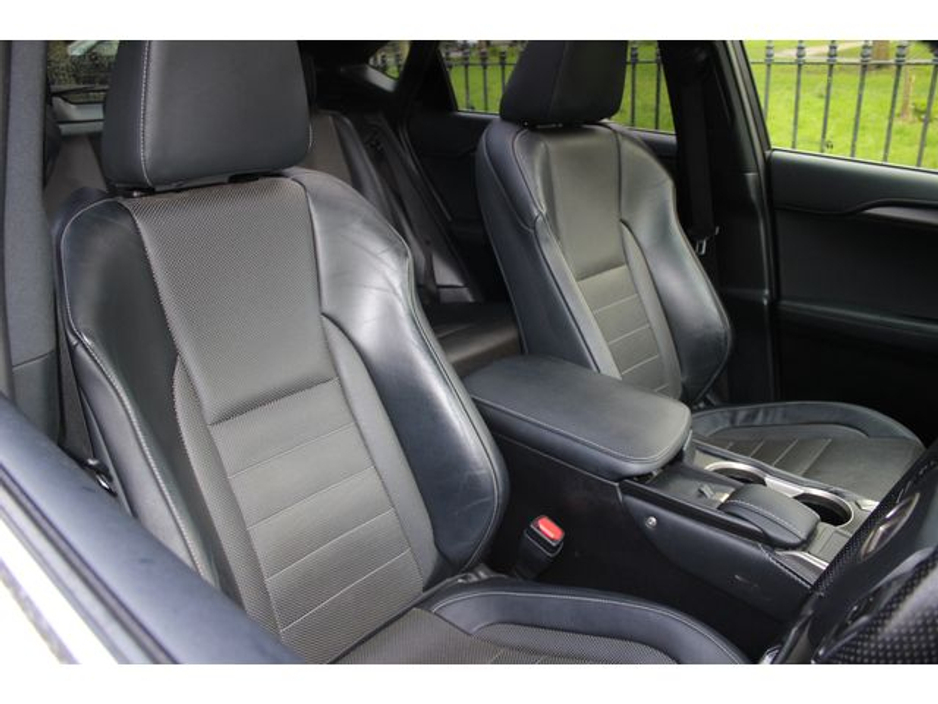 2017 Lexus NX 300 h - image 32