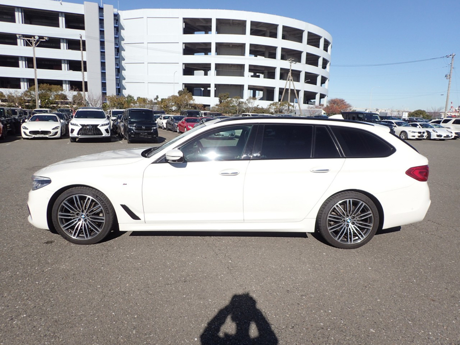 2017 BMW 5 Series - image 4