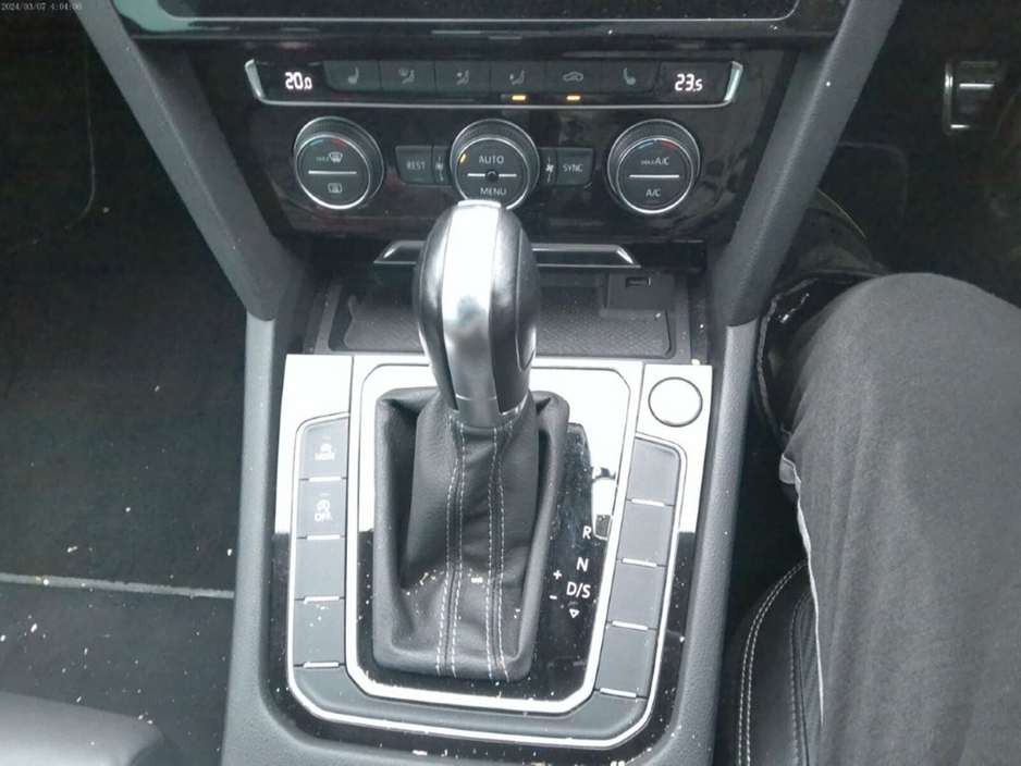 2019 Volkswagen Passat - image 6