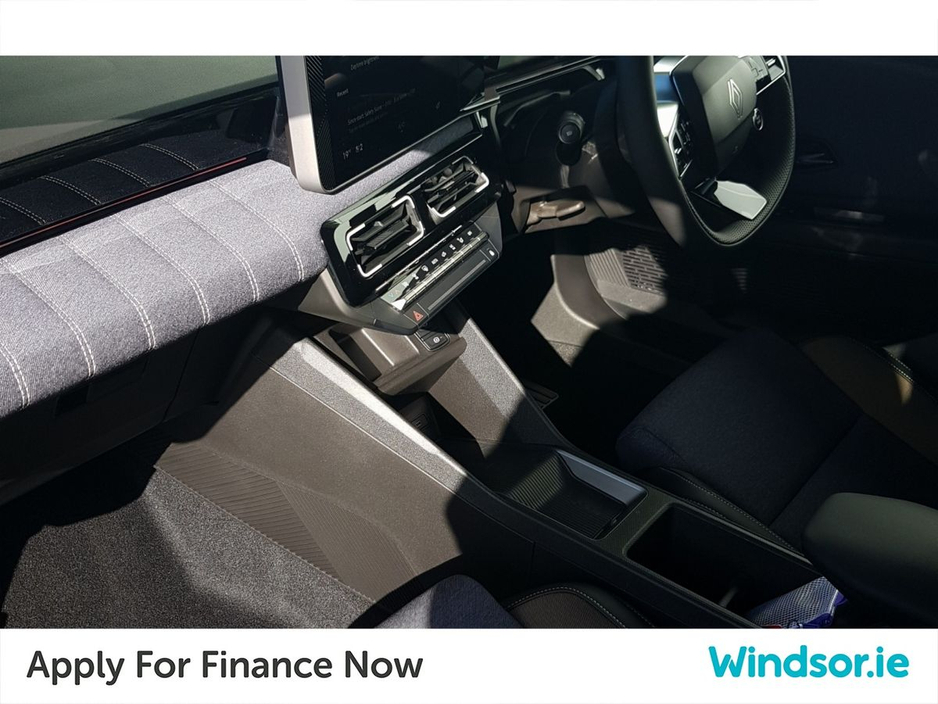 2025 Renault 5 - image 4